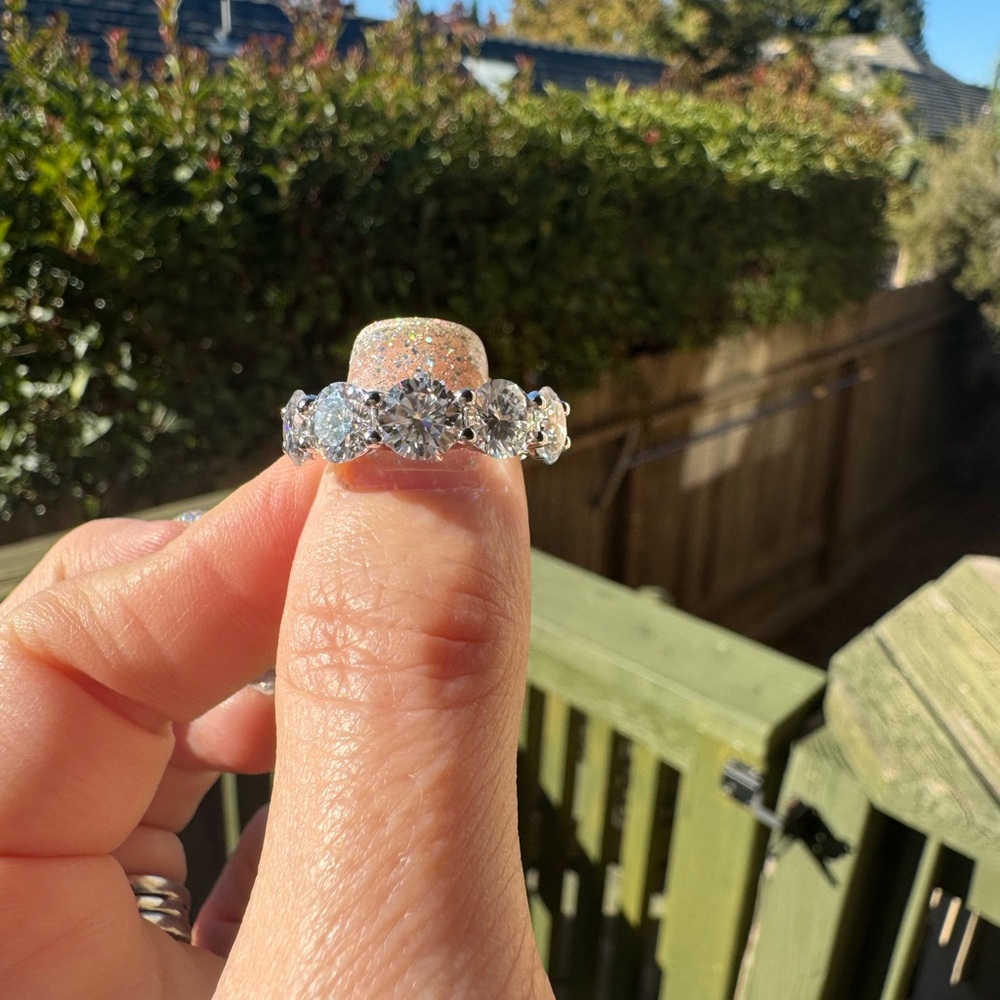 New Moissanite 1.0CT SIZE: 6 Ring - Picture 3 of 10